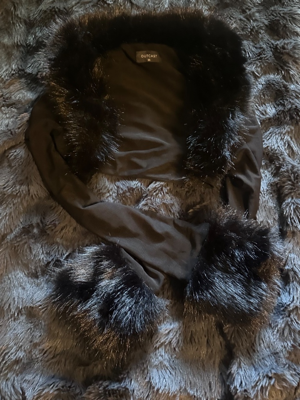 Outcast Clothing black faux-fur-trimmed shawl/shrug, - Picture 2 of 3